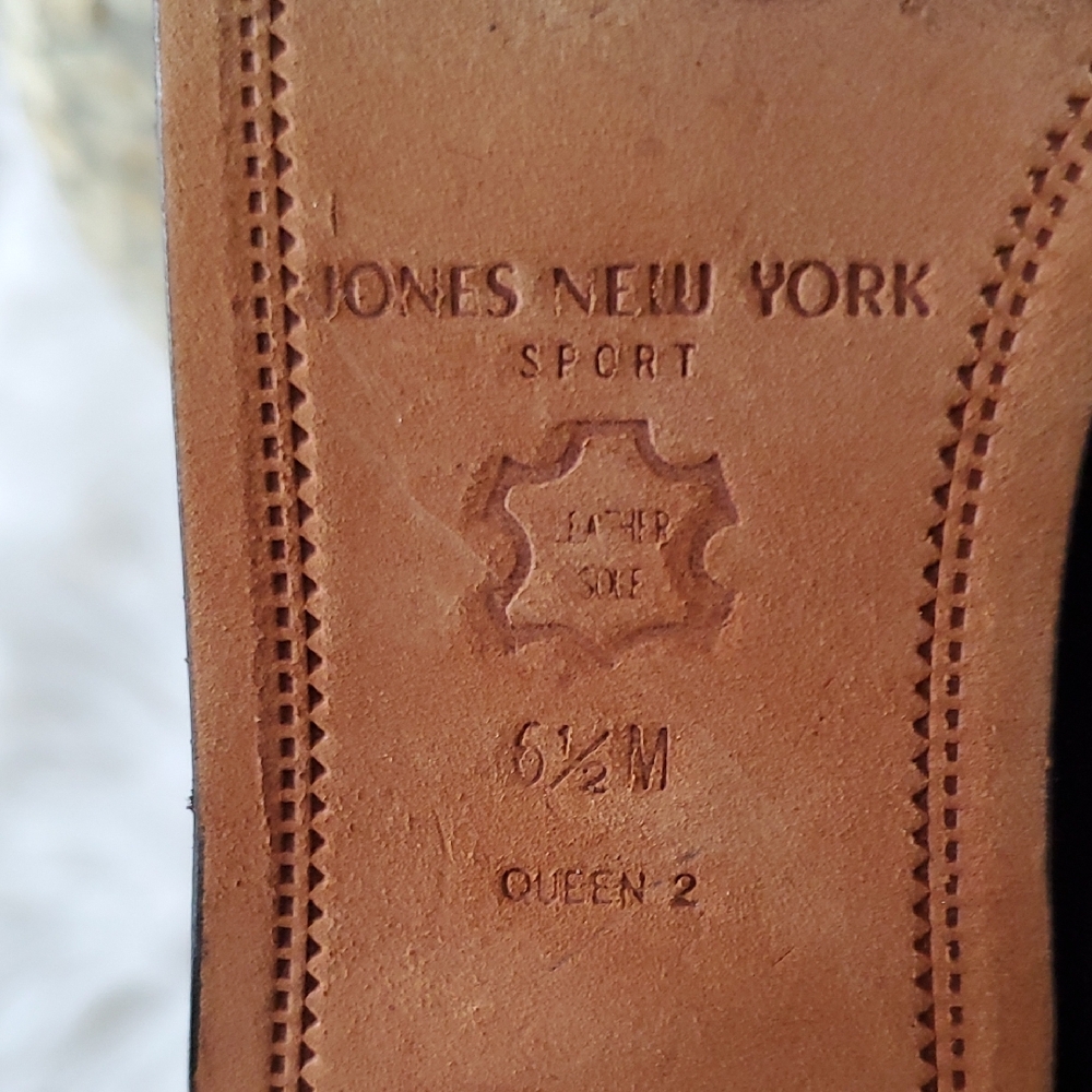 Jones New York Black Vintage  Suede Slip On Loafers with Embroidered  Design 6.5 - Picture 8 of 15